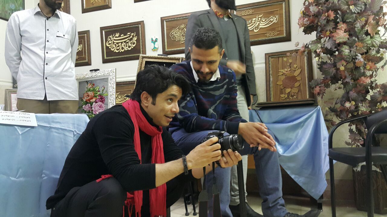 arash bahmani with a dslr canon camera is shooting a scene