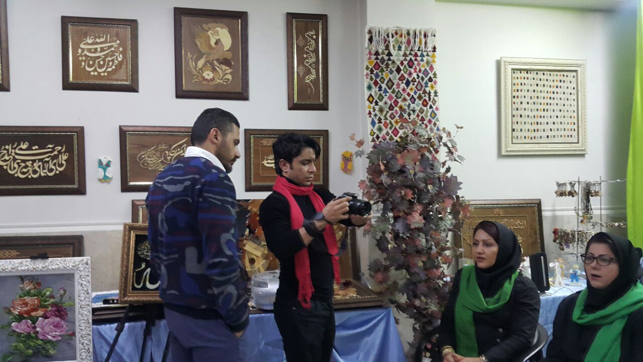 arash bahmani with a dslr canon camera is shooting a scene